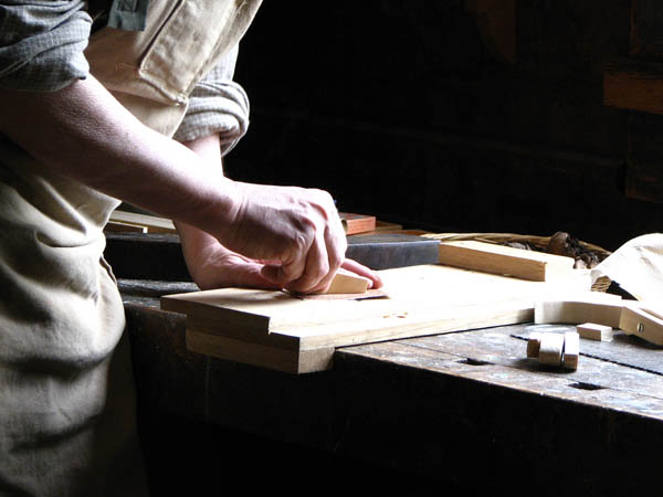 Ofrecemos un servicio de <strong>carpintería  de madera y ebanistería en Armañanzas</strong> adaptado a las necesidades del <strong>cliente</strong>.